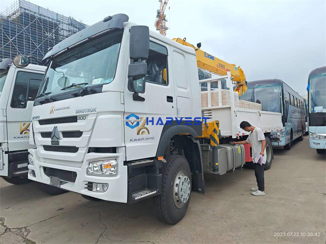 trường hợp công ty mới nhất về Sinotruk Howo 4x2 300hp 10 tấn xe tải gắn cần cẩu vận chuyển đến Djibouti